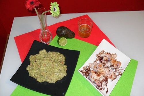 Guacamole con calamares a la plancha