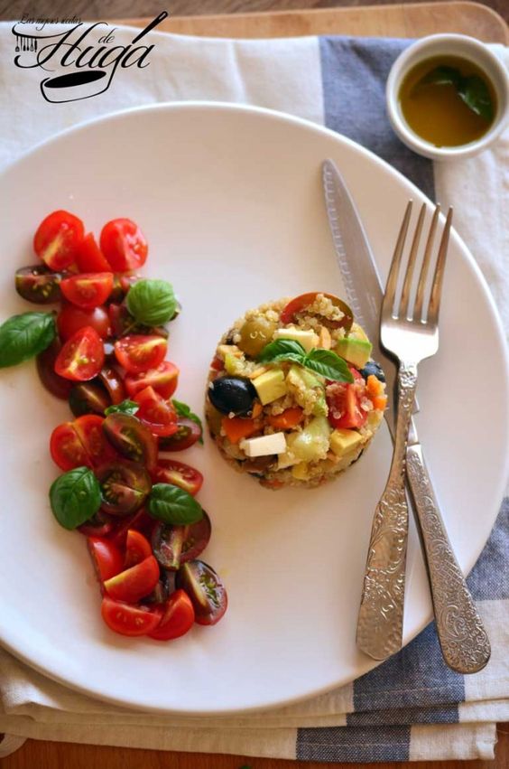 Ensalada de quinoa tomates