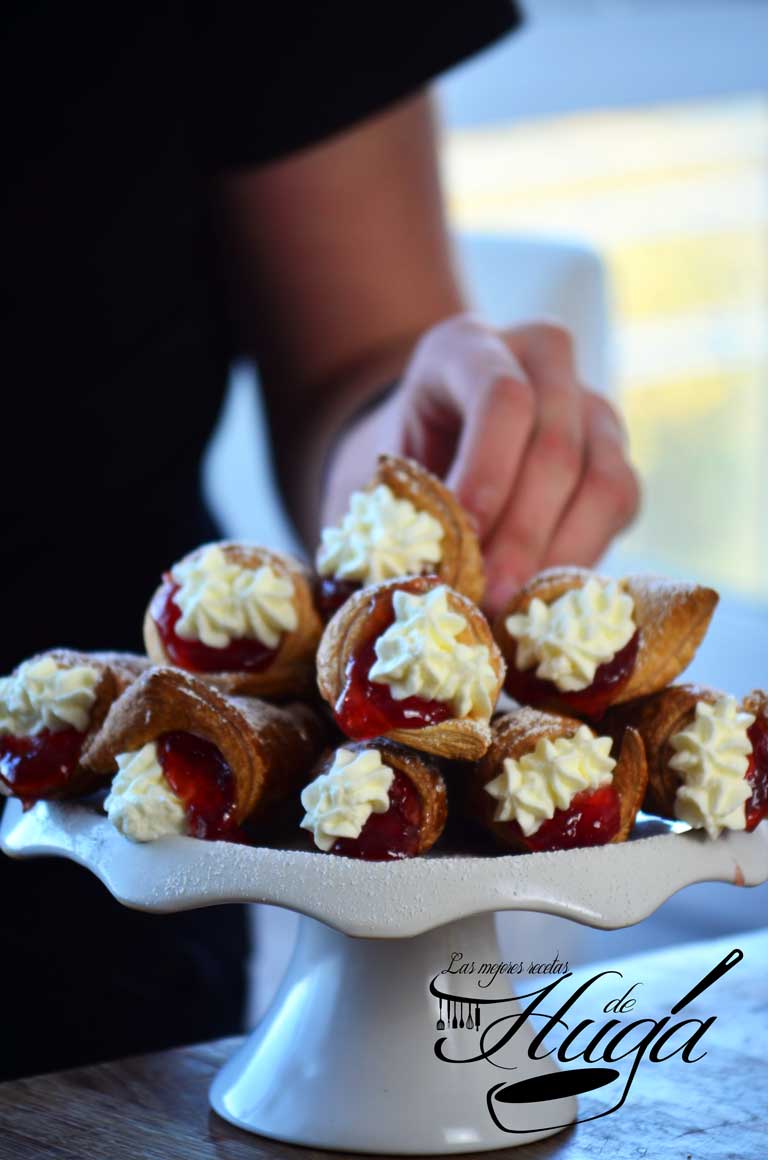 Canutillos de hojaldre con chantilly