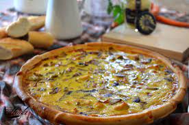 Quiche de pollo con beicon y champiñones