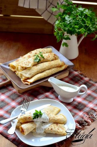 Crepes de endibias y salmón bandeja