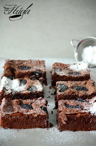 brownie de oreo cortada