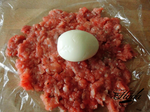 Huevos escoceses carne picada