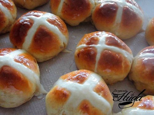 Panecillos de Pascua o Hot cross bun