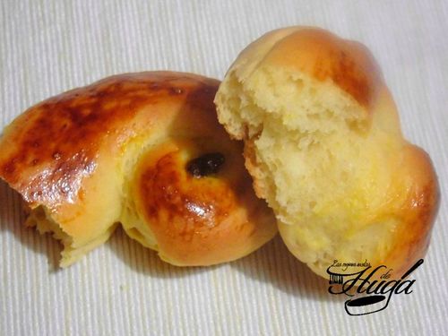 Bollos de azafrán esponjosos