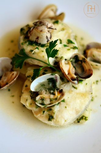 Merluza en salsa verde en plato