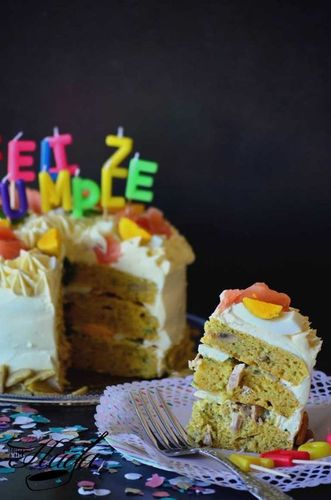 Tarta salada de cumpleaños corte